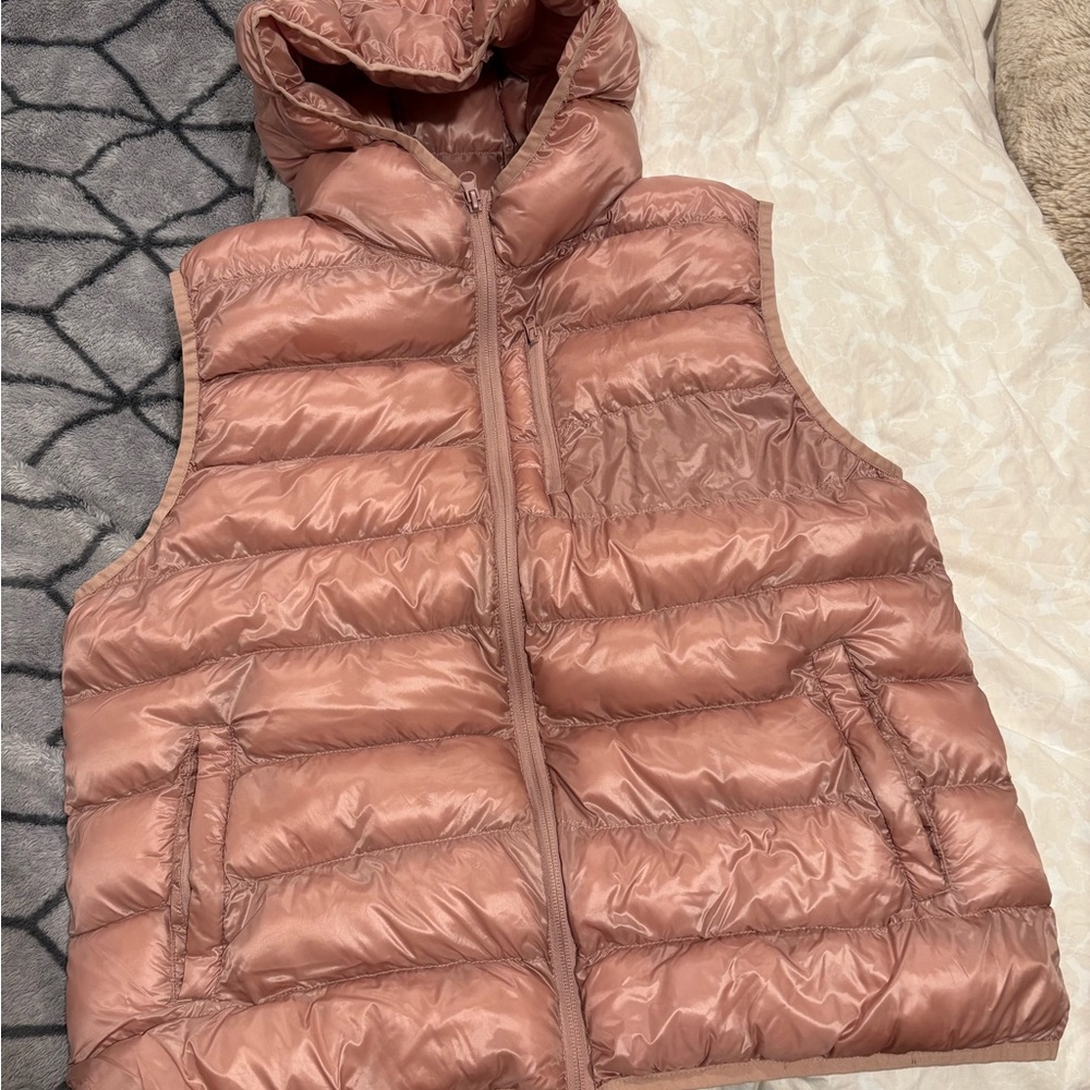 Fabletics Puffer Vest in Rose Gold with hood size XL good condition